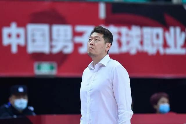我喜欢看他们踢球，喜欢他们的踢球方式。